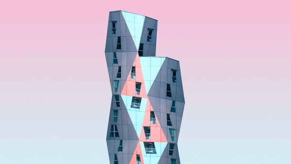 Moderne Architektur mit Farbverlauf im Himmel Moderne Architektur mit Farbverlauf im Himmel