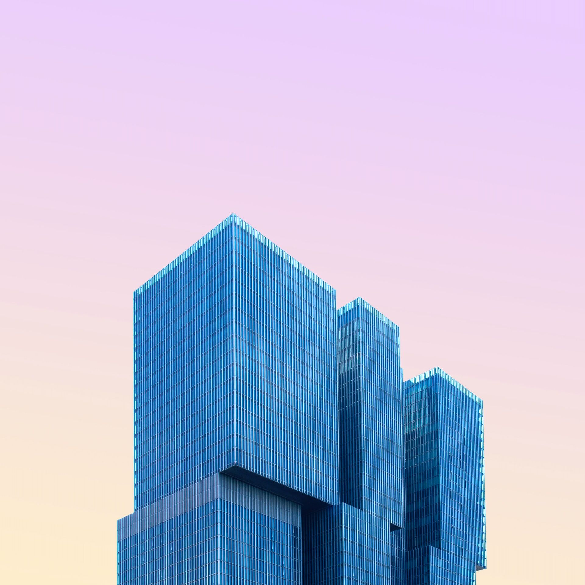 Moderne Architektur vor rosa Himmel Moderne Architektur vor rosa Himmel