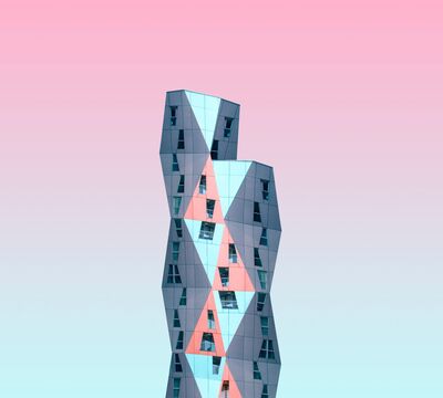 Modernes Haus vor rosa Himmel Modernes Haus vor rosa Himmel