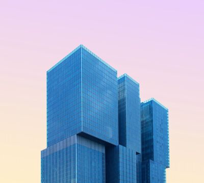 Moderne Architektur vor rosa Himmel Moderne Architektur vor rosa Himmel